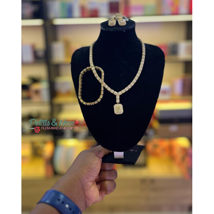 C & Z Gold Square Set