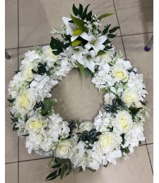 Artificial wreath with raised top