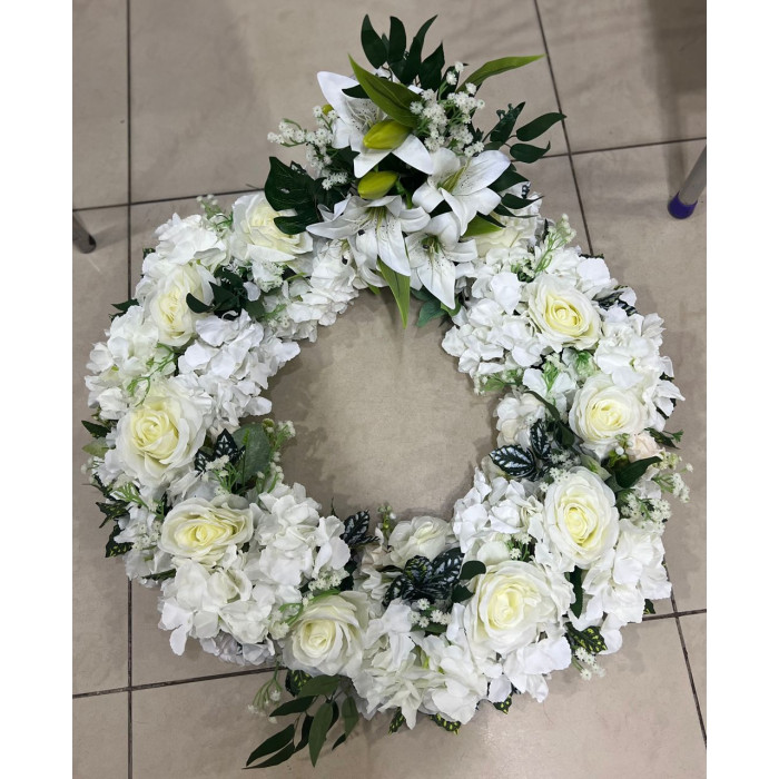 Artificial wreath with raised top